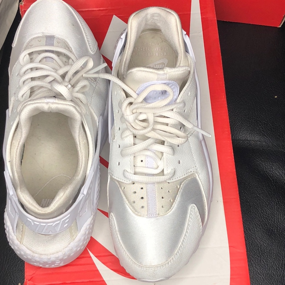 Nike Air Huarache Run- (SOLD ON VINTED)